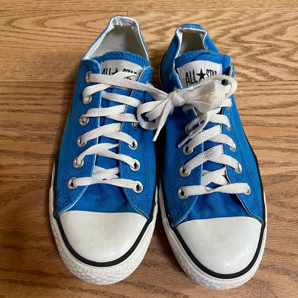 Blue Converse *must go!!*